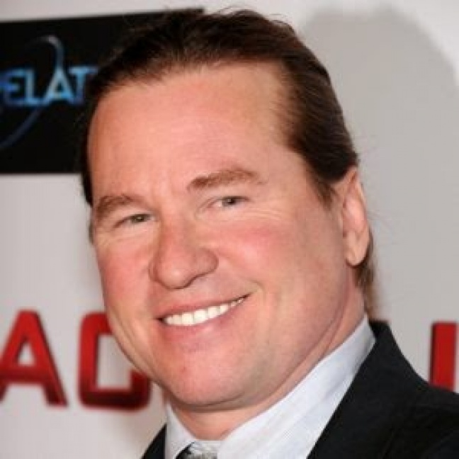 Val Kilmer se recusa a tratar de câncer por causa de religião