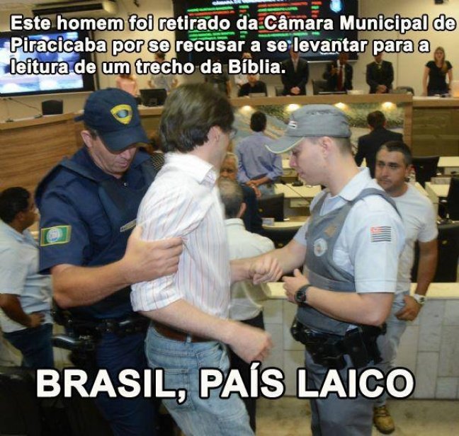 Câmara de Piracicaba retira servidor público à força durante leitura bíblica