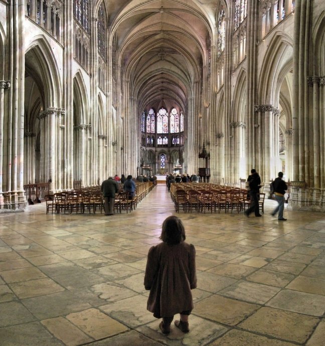 Crianças expostas à religião têm mais dificuldade em distinguir o que é real